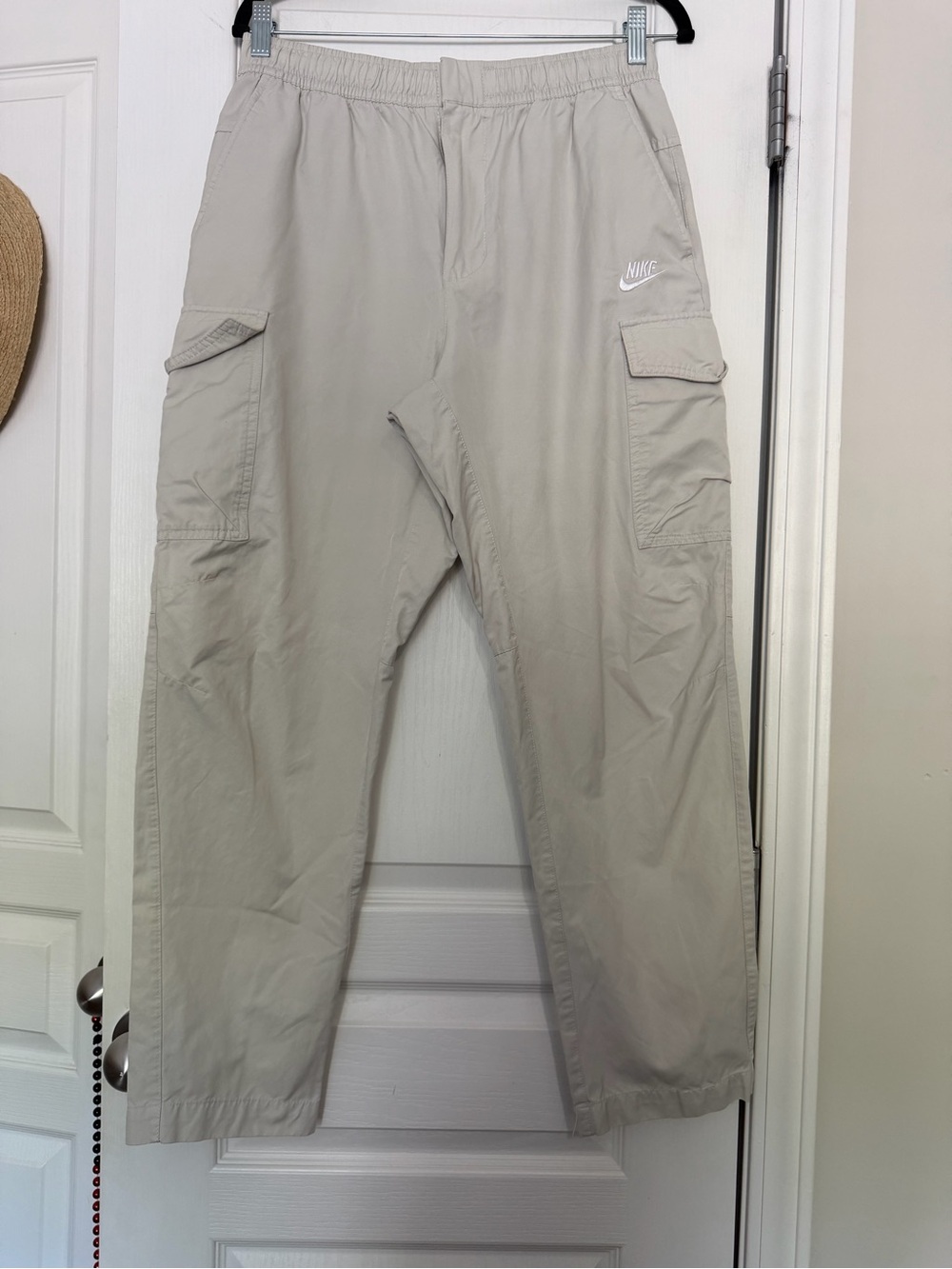Nike men’s beige cargo pants size Large